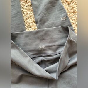 Alo Leggings